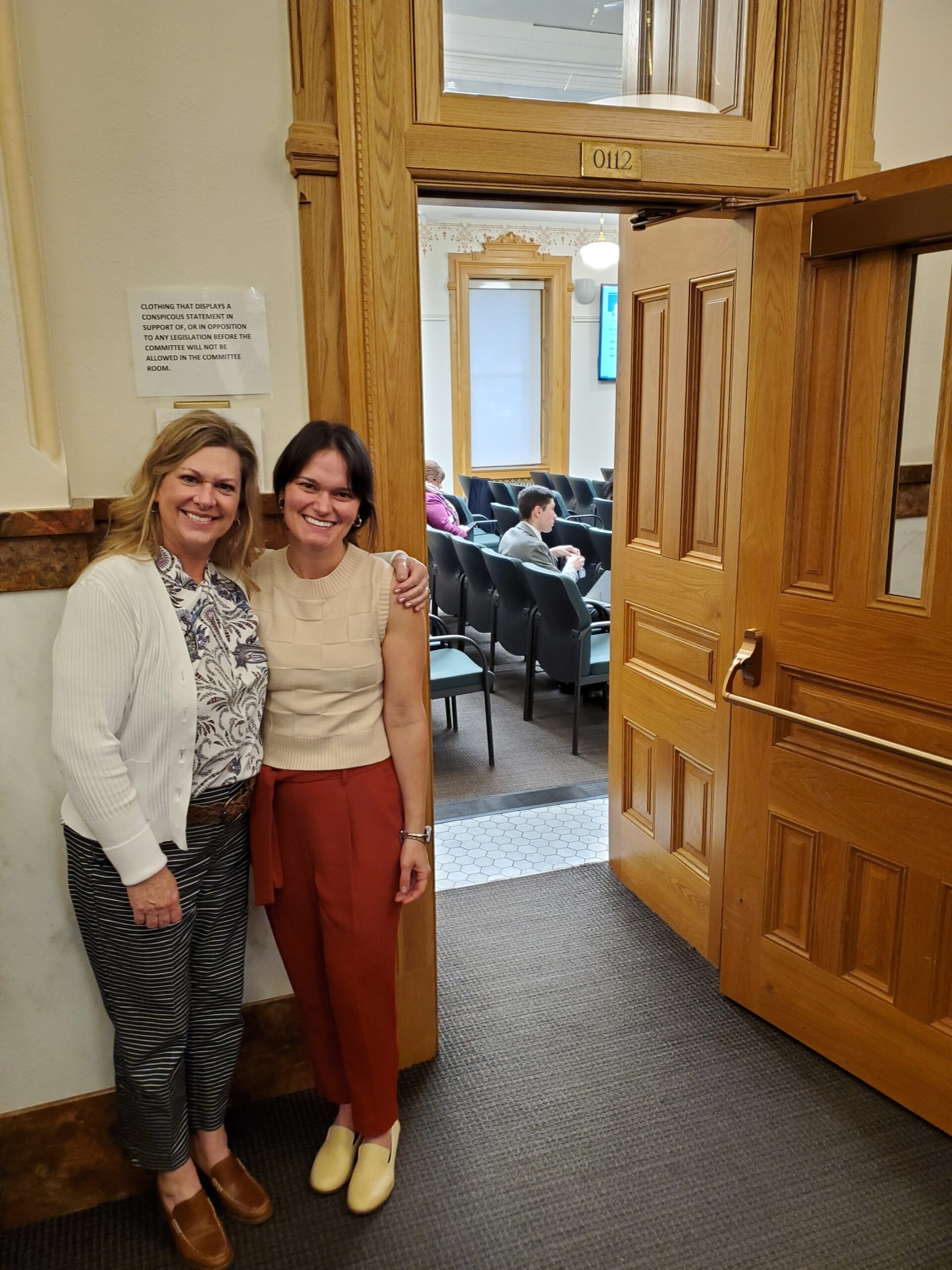 La Directora de Políticas, Greta Allen, junto a Michelle Harris, Directora de Nutrición del Departamento de Salud del Condado de Adams, quien fue su directora de internado dietético de 2016 a 2017