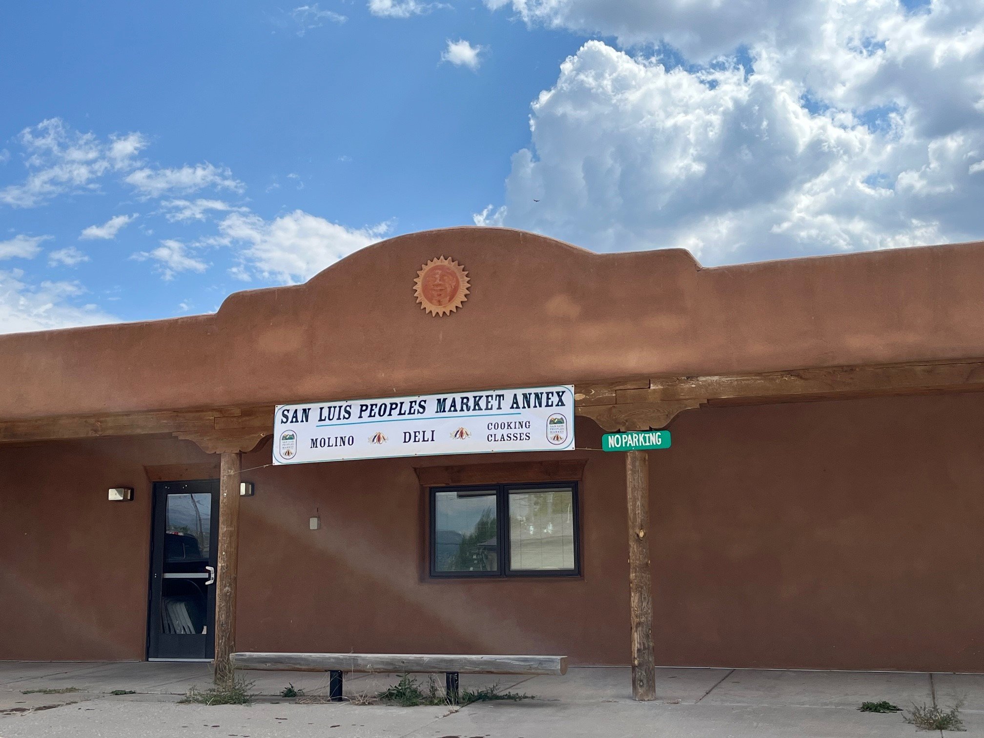   El San Luis People's Market opera una despensa de alimentos, además de clases de cocina y para emprendedores de alimentos.   