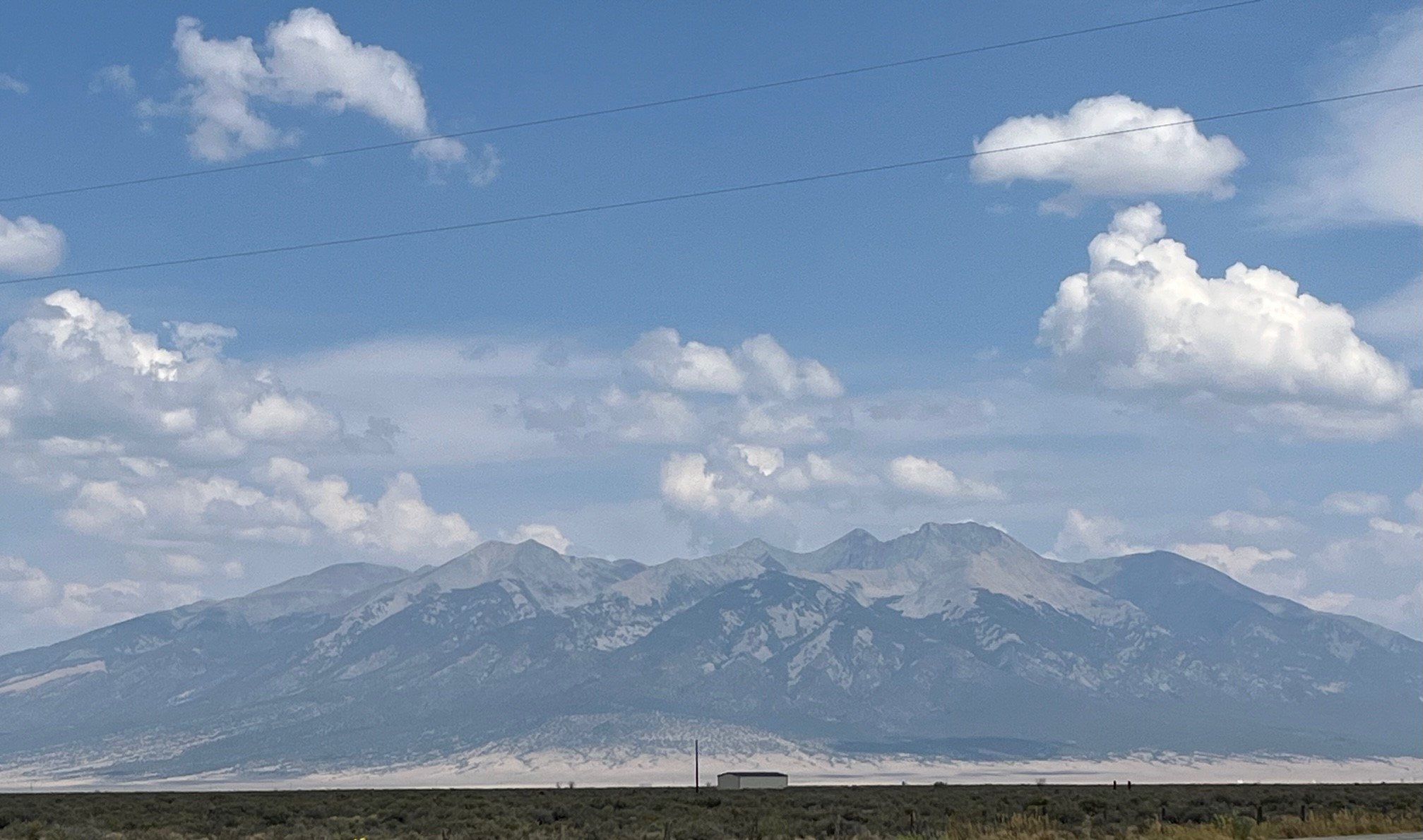   El Valle de San Luis abarca casi 8,000 millas cuadradas en el sur de Colorado y generalmente se considera que incluye los condados de Alamosa, Conejos, Costilla, Mineral, Río Grande y Saguache.  