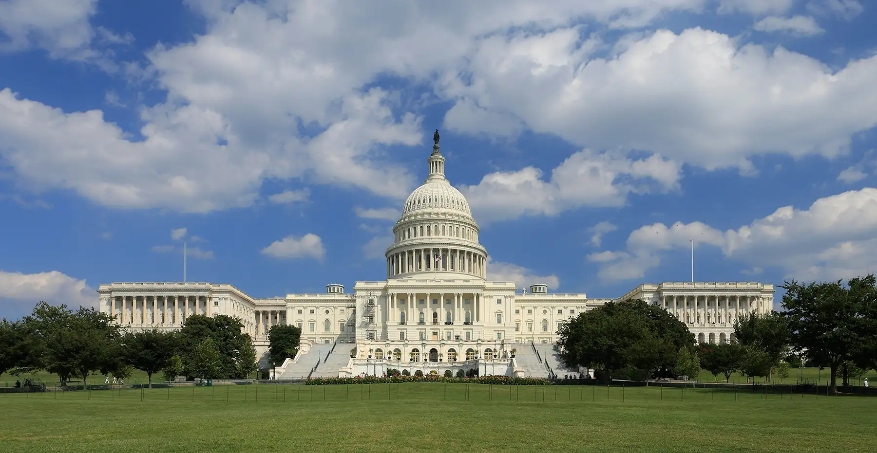 A wide shot of the United States capitol building in Washington D.C.